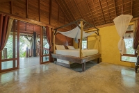 Beach-front-Room-15-03
