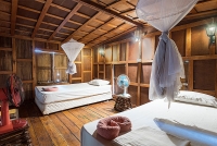 Family-on-the-Rocks-Room-17-07