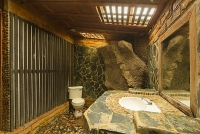 Family-on-the-Rocks-Room-17-09