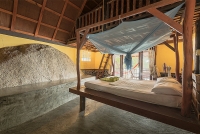 Family-on-the-Rocks-Room-35-05